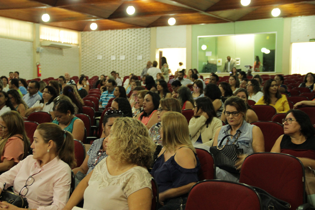 A Secretária de Estado Macaé Evaristo dialogou com a comunidade escolar sobre as principais necessidades da educação na região.